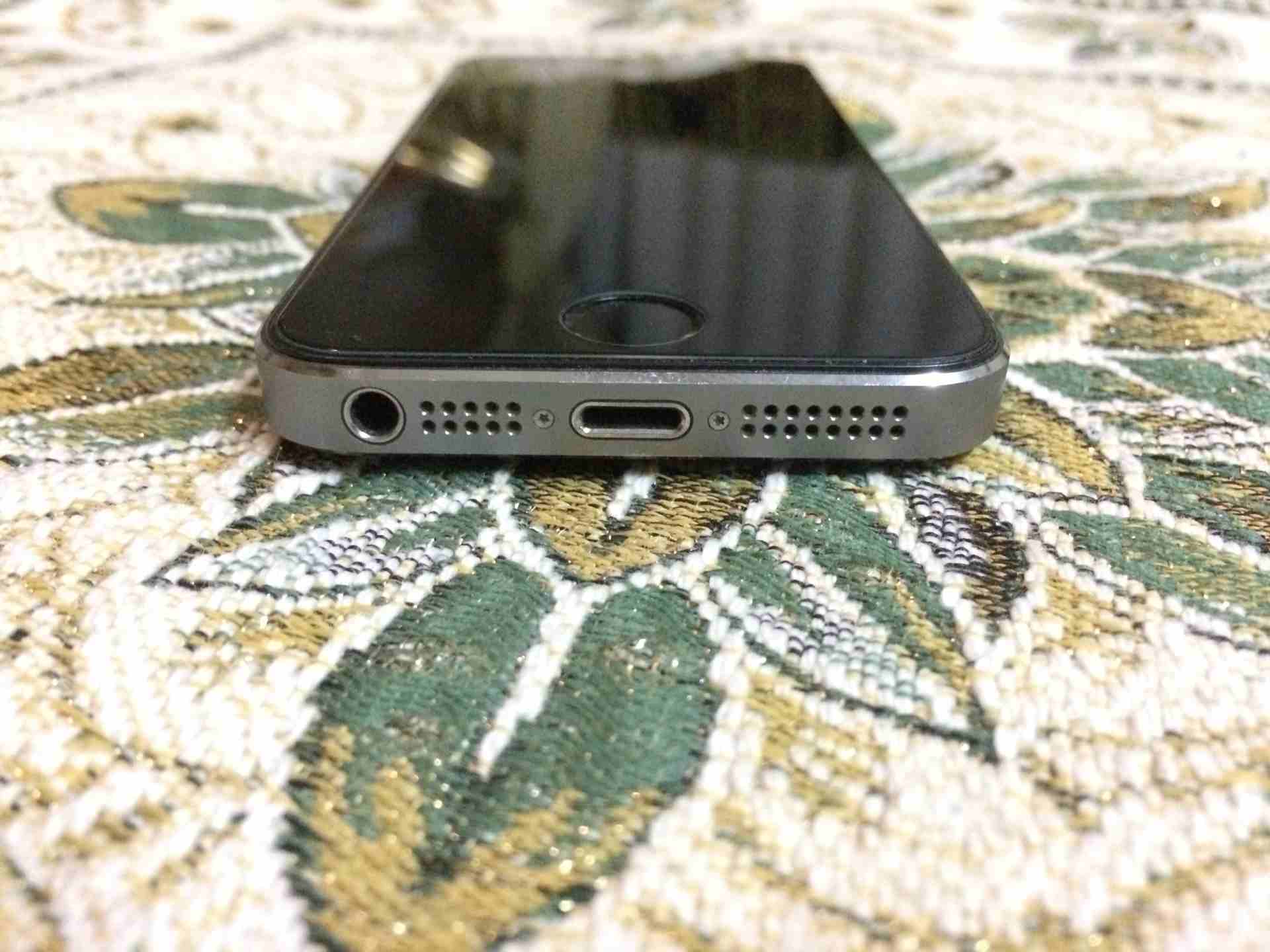 ايفون 5s للبيع
لا تنسَ أنك شاهدت هذا الإعلان في عنكبوت
تلفون5sللبيع وكاااااااااااااااا له ولا شخط...
