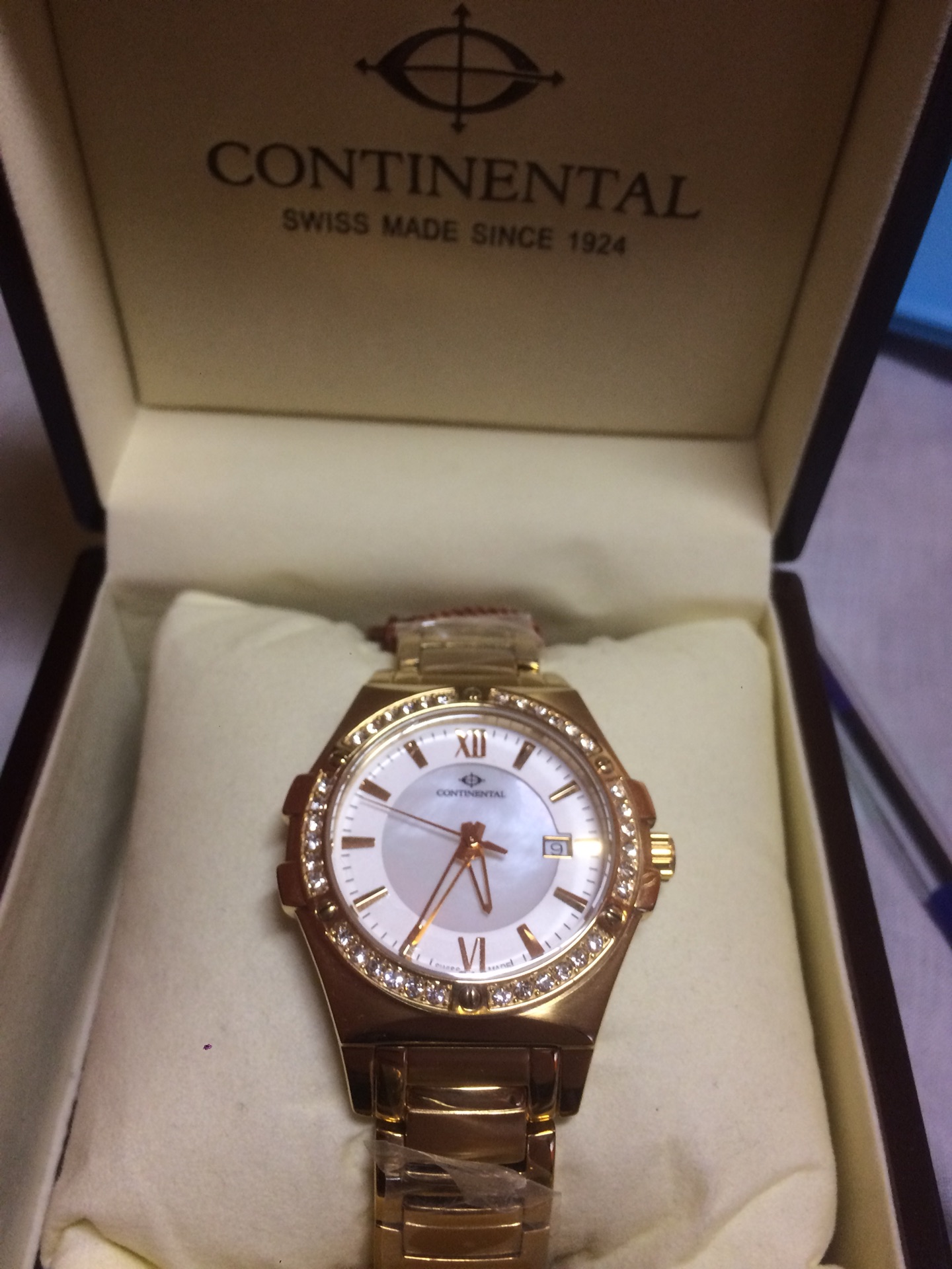 ساعه continental سويسريه جديده
لا تنسَ أنك شاهدت هذا الإعلان في عنكبوت
ساعه continental جديده...