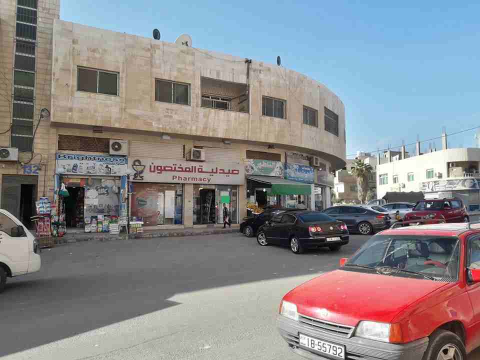 صالون ثلاث ابواب للبيع
لا تنسَ أنك شاهدت هذا الإعلان في عنكبوت
صالون للبيع في جاوا في منطقه تجاري...