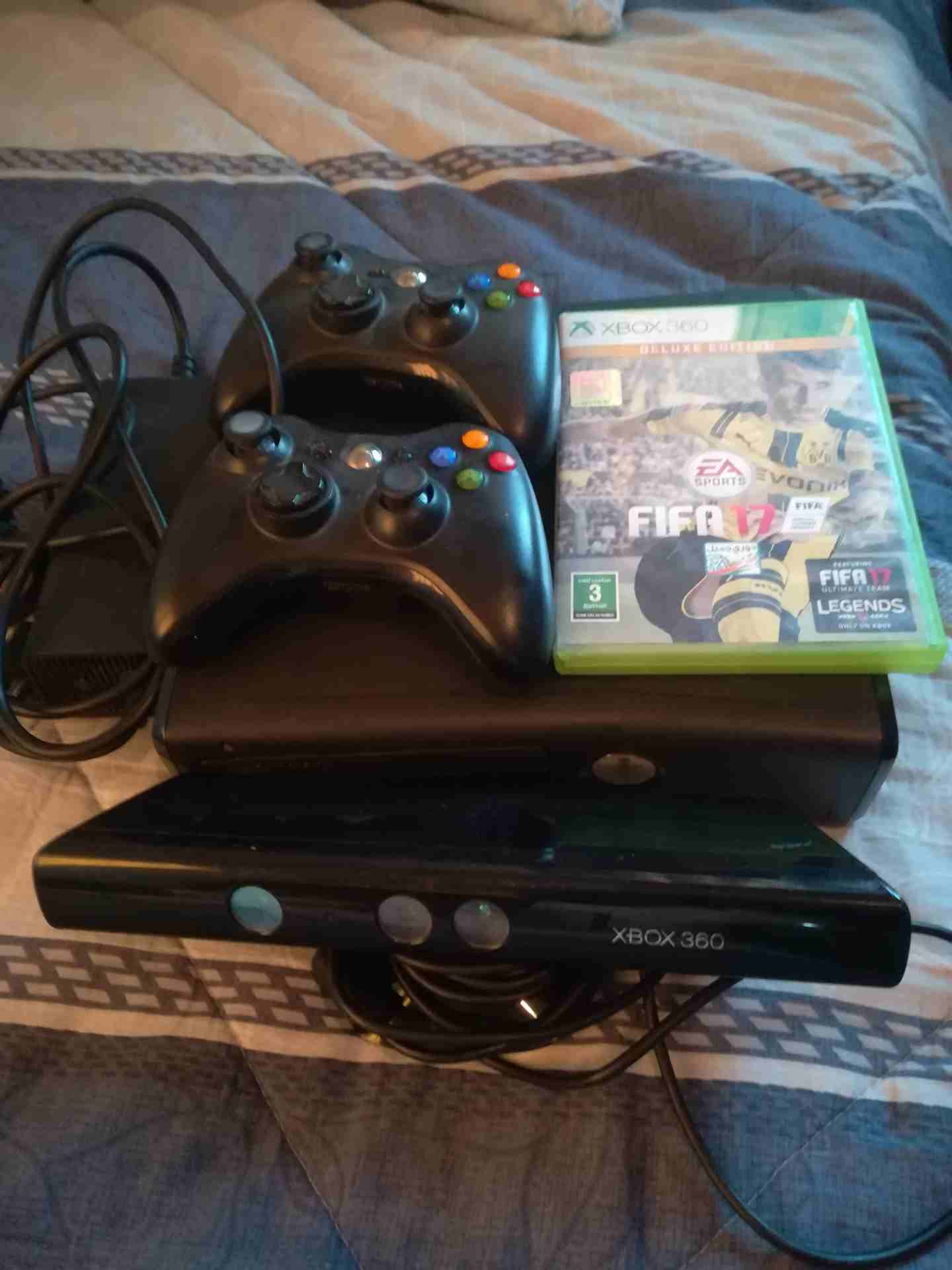 xbox 360                                            


	 				لا تنسَ أنك شاهدت هذا الإعلان في عنكبوت            
	 				
                            Fifa 17
Kinect
2 controllers...