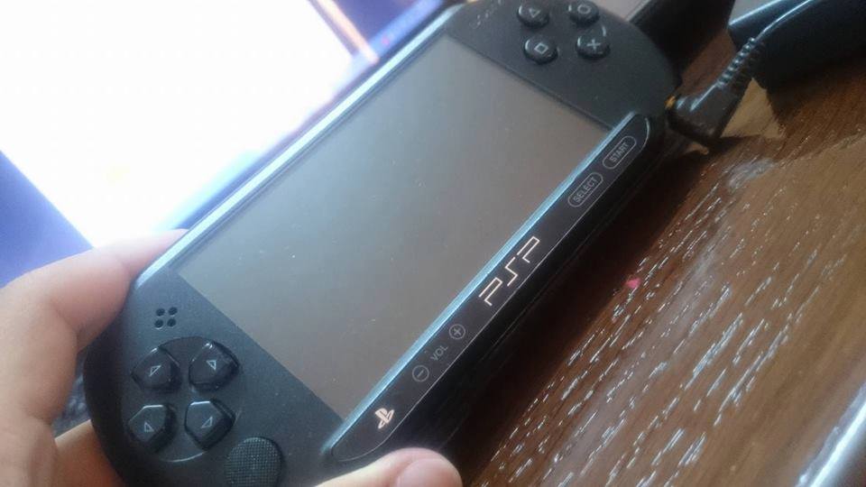 PSP street                                            


	 				لا تنسَ أنك شاهدت هذا الإعلان في عنكبوت            
	 				
                                معها الشاحن الأصلي و 8 غيغا الي بده يستفسر...