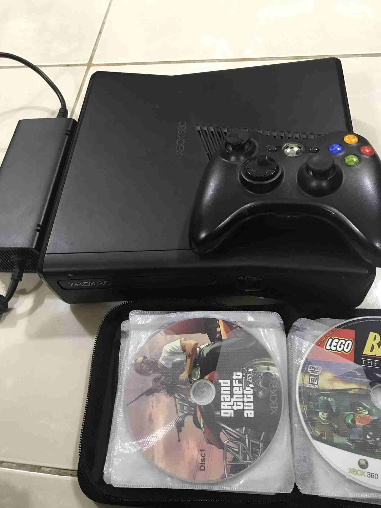 Dammam - Used Xbox 360 console for sale                                            


	 				لا تنسَ أنك شاهدت هذا الإعلان في عنكبوت            
	 				
                            كل شي نضيف و شغال...