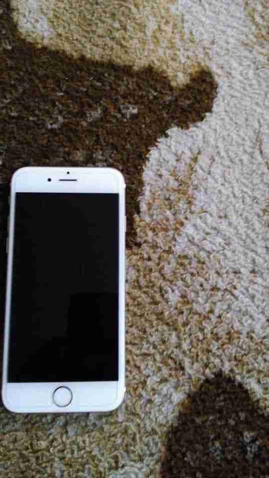 iphone 6s                                            


	 				لا تنسَ أنك شاهدت هذا الإعلان في عنكبوت            
	 				
                                ايفون6s
64 جيجا 
معو شاحن اصلي  فقط
جهاز وك...