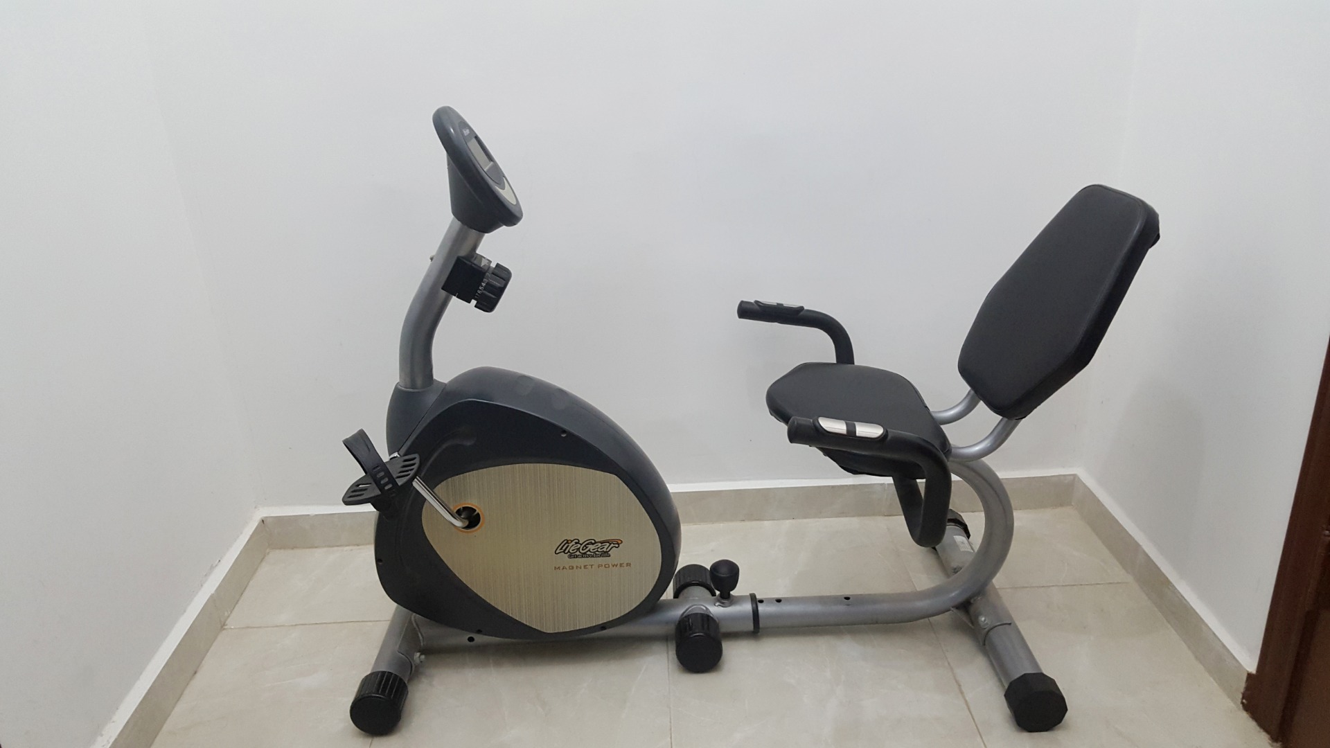 جهاز دراجة المشي LifeGear عرض خاص                                            


	 				لا تنسَ أنك شاهدت هذا الإعلان في عنكبوت            
	 				
                                دراجة لحرق الدهون ت...