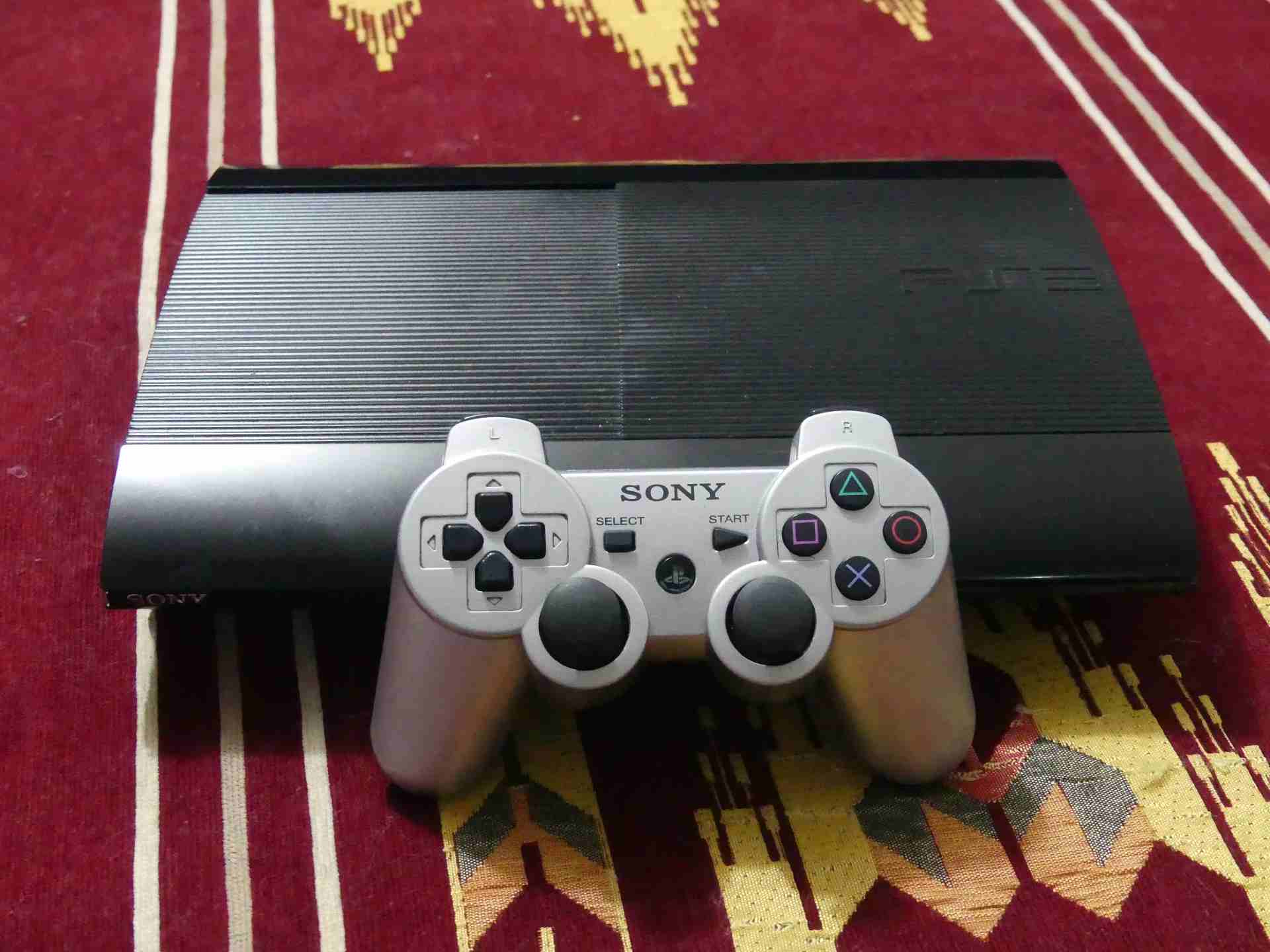 ... ps3 بحاااال الوكالة..
لا تنسَ أنك شاهدت هذا الإعلان في عنكبوت
بلاستيشن 3... سوبر سليم... بحال...
