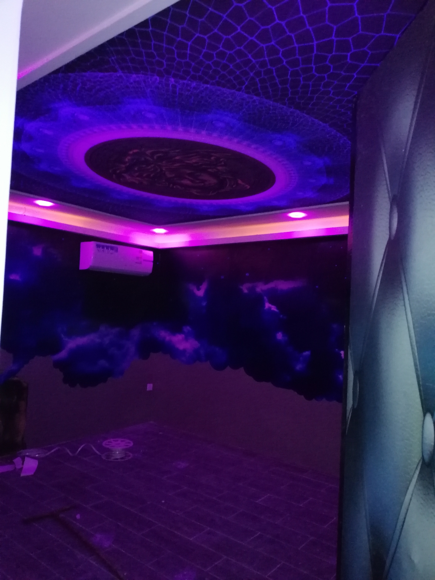 عازل صوت واسقف فرنسيه وديكور الجدار 3d
لا تنسَ أنك شاهدت هذا الإعلان في عنكبوت
عمل ديكور من ع...