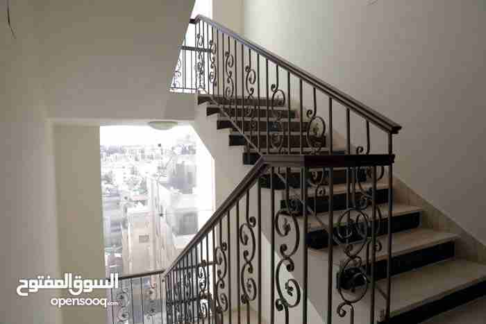 شقه 200م مع روف في الرابية
لا تنسَ أنك شاهدت هذا الإعلان في عنكبوت
الرابيه شقه تالت مع روف
مسا...