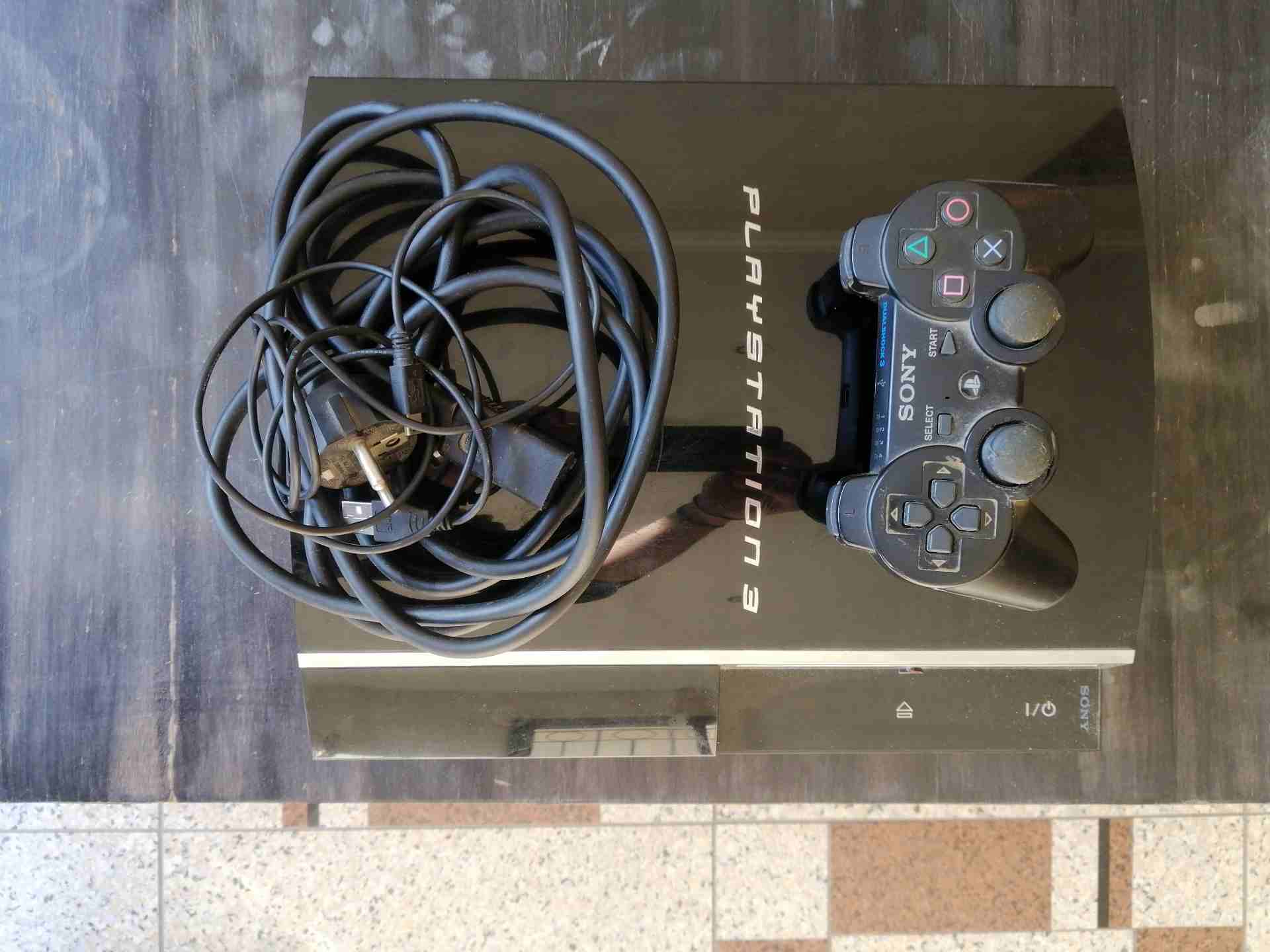 Used Playstation 3 Console with Its Equipment in Very Good Condition for Sale.                                            


	 				لا تنسَ أنك شاهدت هذا الإعلان في عنكبوت...