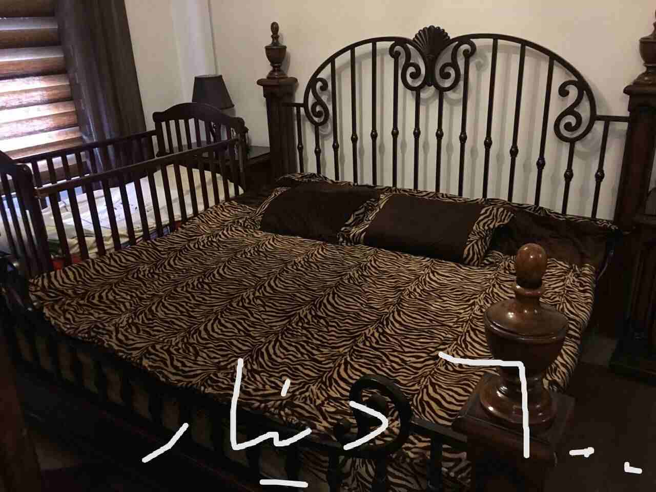 عفش بيت كامل للبيع بداعي السفر
لا تنسَ أنك شاهدت هذا الإعلان في عنكبوت
1. غرفة نوم ماستر بحالة جي...