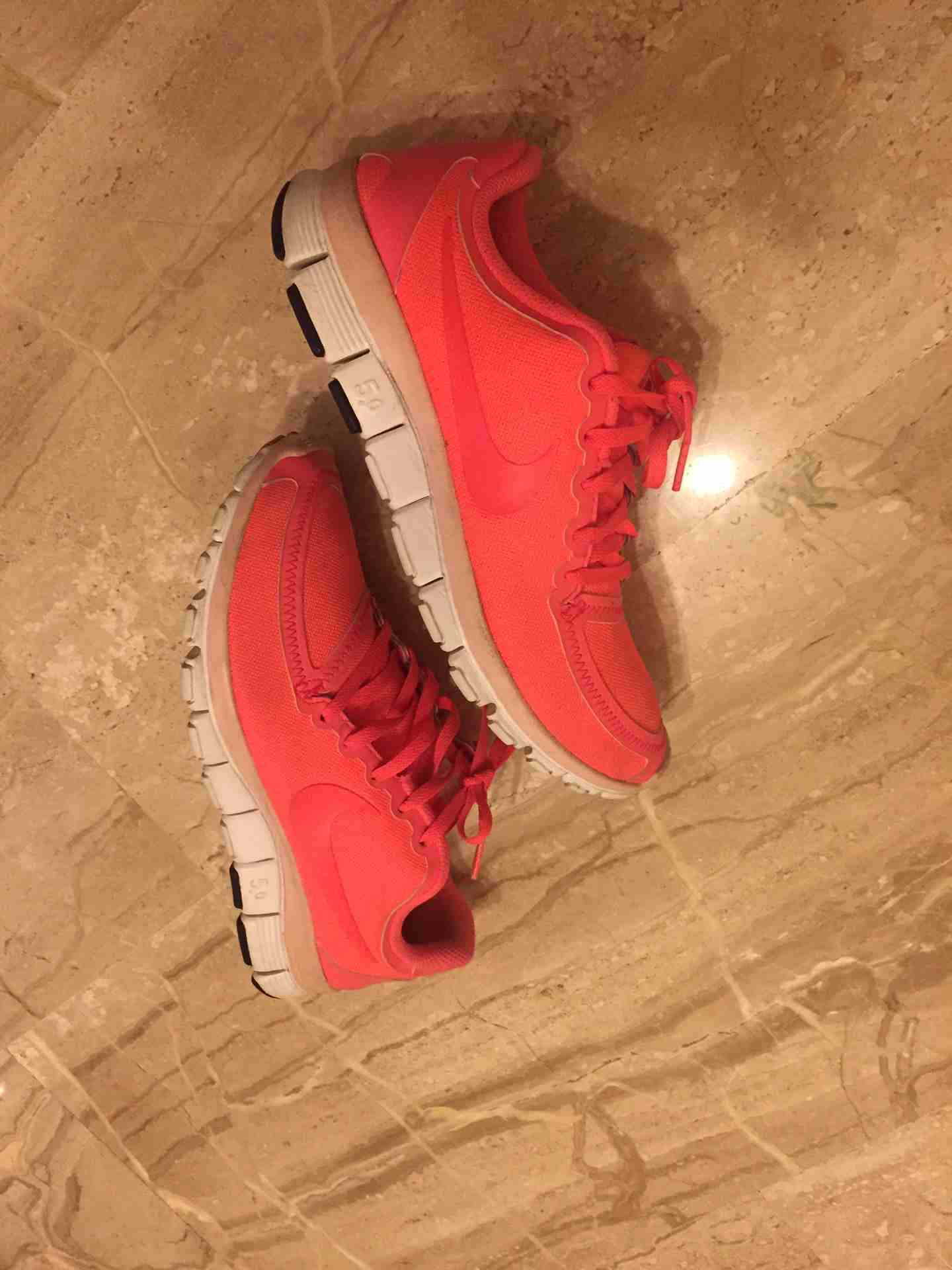 nike free 5.0 اصلي
لا تنسَ أنك شاهدت هذا الإعلان في عنكبوت
بوت نايك بناتي اصلي بحالة الجديد جدا...