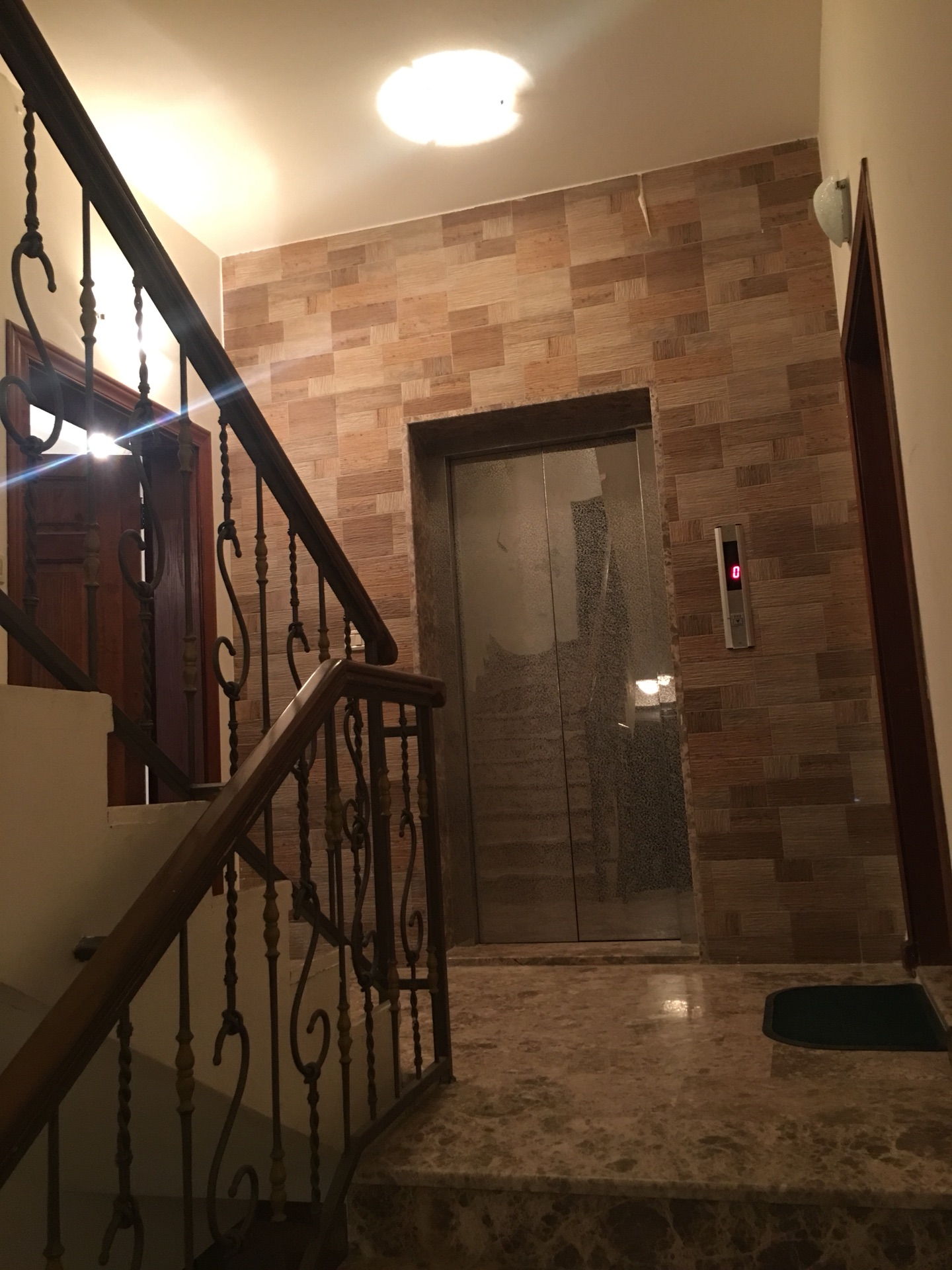 شقه مميزه في منطقه الحمّر بلقرب من دوار الكماليه
لا تنسَ أنك شاهدت هذا الإعلان في عنكبوت
شقه...
