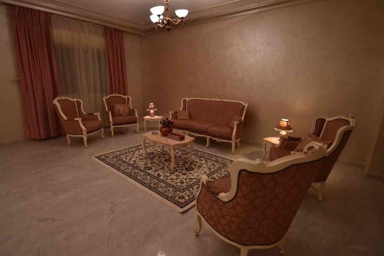 شقة فاخرة مفروشة للايجار بسعر مغري دير غبار 200 متر
لا تنسَ أنك شاهدت هذا الإعلان في عنكبوت
ش...