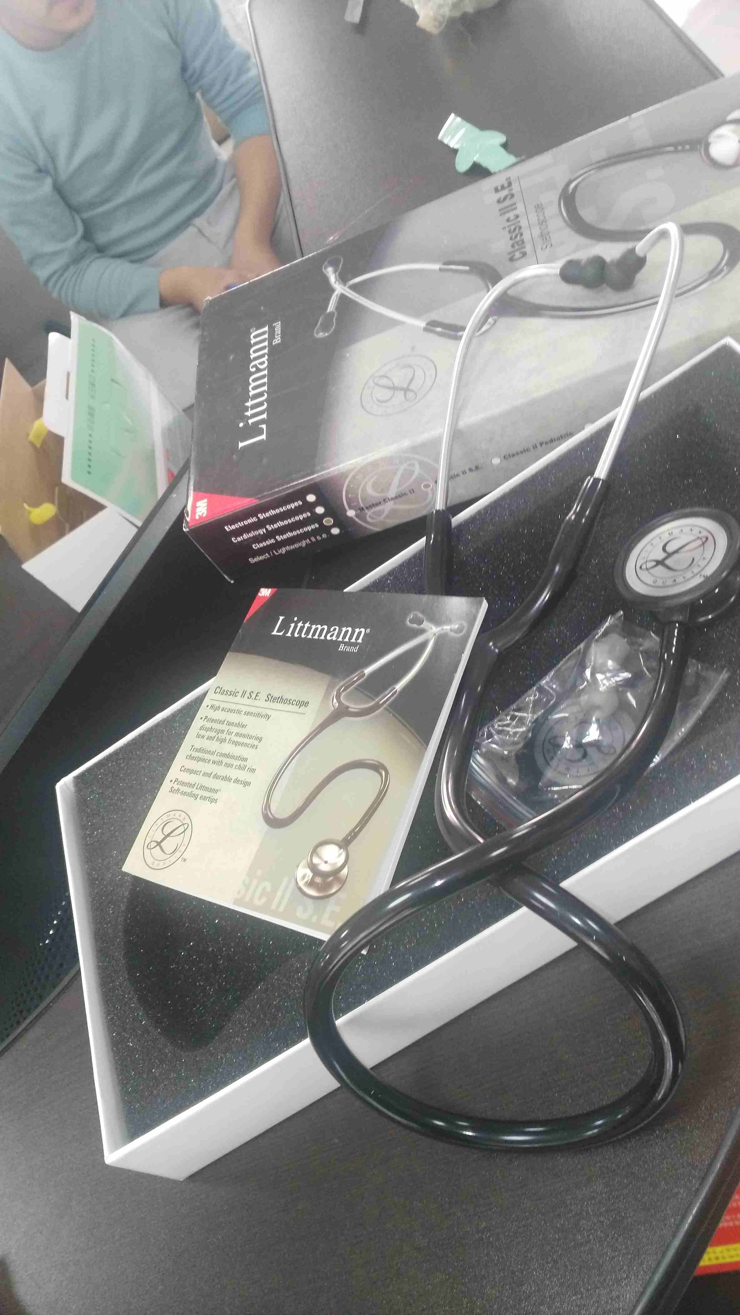 سماعات طبيب Littmann جديد صناعة امريكية                                            


	 				لا تنسَ أنك شاهدت هذا الإعلان في عنكبوت            
	 				
                            سماعات طبيب جديد...