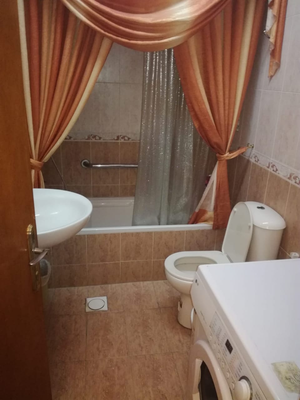 دوار السابع شقه للبيع بسعر مغري
لا تنسَ أنك شاهدت هذا الإعلان في عنكبوت
بجانب نادي السيارات ا...
