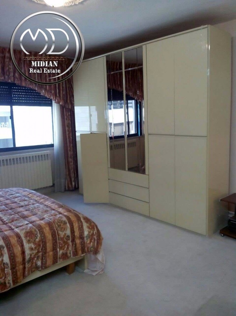 شقه طابقية مفروشه للبيع او للايجار ام اذينه خلف زاد الخير 250م طابق ثالث .
لا تنسَ أنك شاهدت هذا الإعلان في عنكبوت...