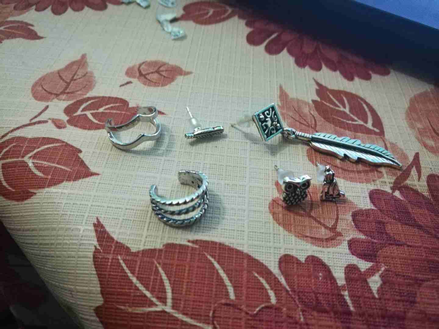 شروة اكسسوارات 530 طقم بسعر لقطة....اطقم خواتم وحلوق و سناسيل واساور
لا تنسَ أنك شاهدت هذا الإعلان في عنكبوت...