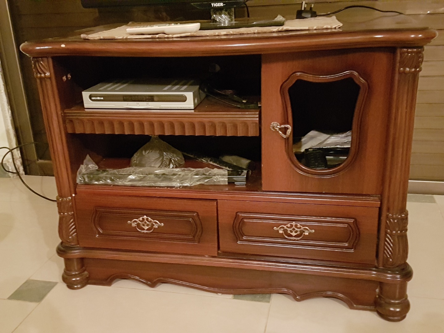 طاوله تلفاز للبيع بحاله ممتازه                                            


	 				لا تنسَ أنك شاهدت هذا الإعلان في عنكبوت            
	 				
                                طاوله خشب للبيع بحاله...