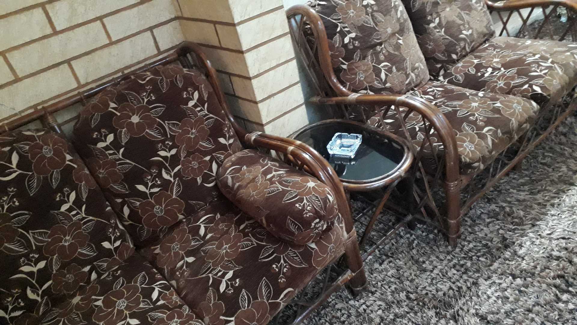 طقم خيزران للبيع
لا تنسَ أنك شاهدت هذا الإعلان في عنكبوت
طقم خيزران مكون من سبعة مقاعد ، ثلاث...