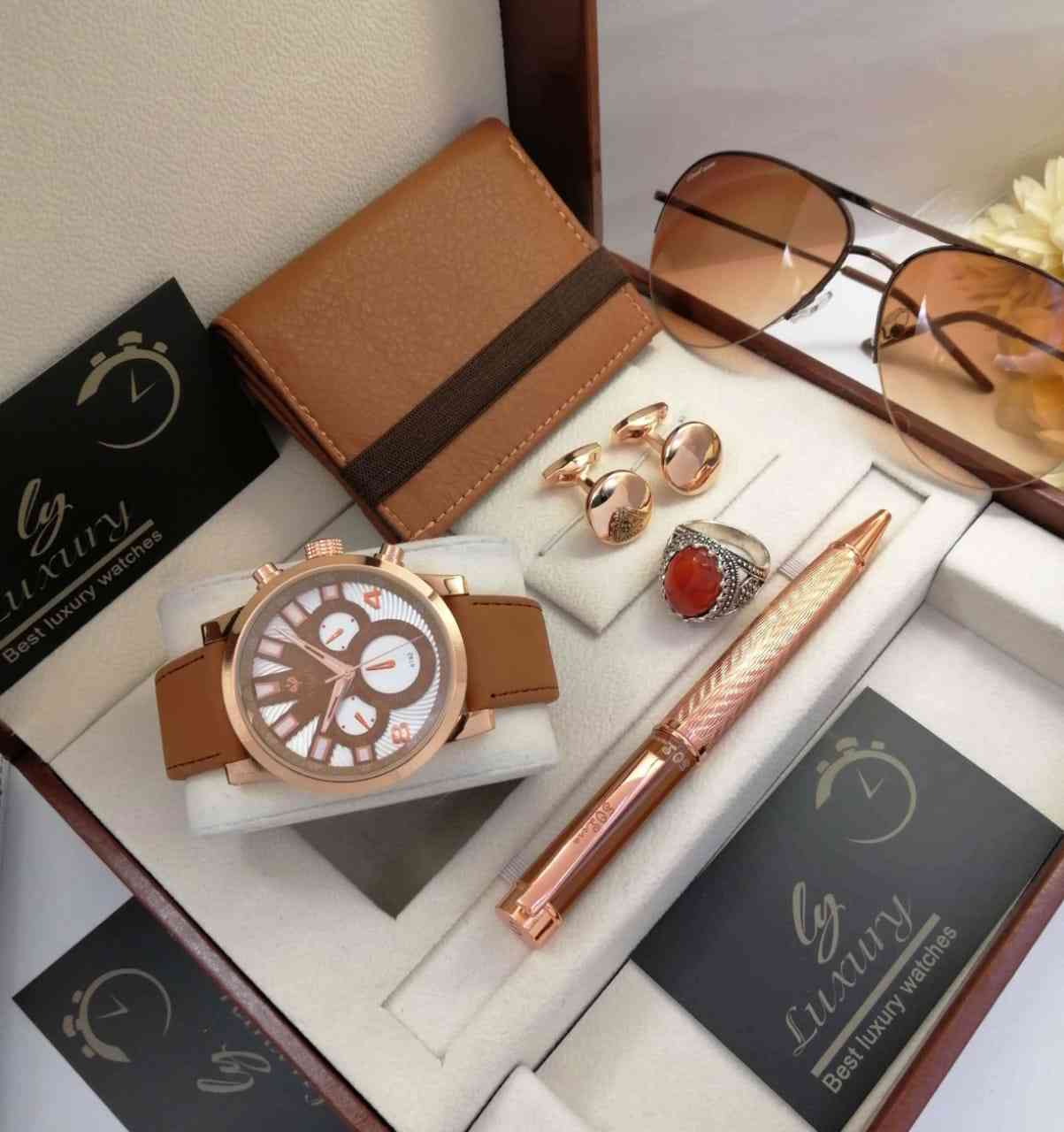 اطقم رجاليه فخمه شكل ماركة مونت بلانك العالميه متكونه من 9قطع
لا تنسَ أنك شاهدت هذا الإعلان في عنكبوت...