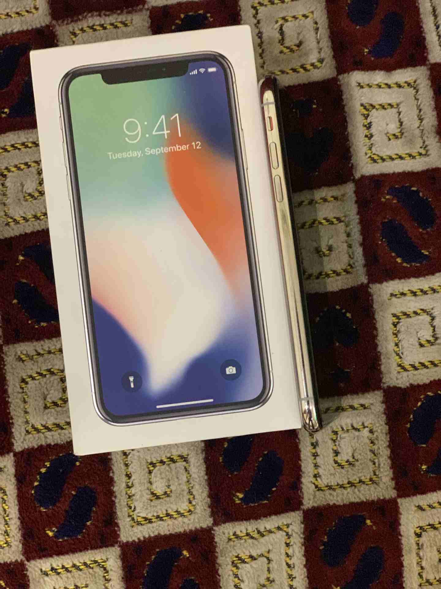 ايفون اكس iPhone X                                            


	 				لا تنسَ أنك شاهدت هذا الإعلان في عنكبوت            
	 				
                            الجوال 64 قيقا
الون ابيض
ضمان حاسبات ا...