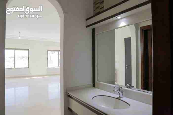 شقه 200م مع روف في الرابية
لا تنسَ أنك شاهدت هذا الإعلان في عنكبوت
الرابيه شقه تالت مع روف
مسا...
