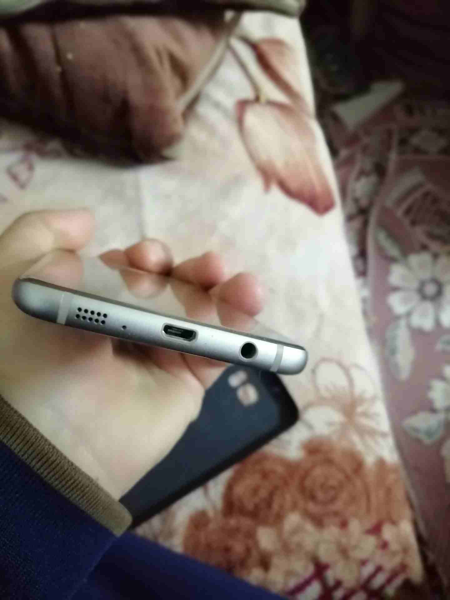 S7 ايدج
لا تنسَ أنك شاهدت هذا الإعلان في عنكبوت
جهاز بحاله الوكاله ما في اي خدش ولا ضربه بس فيه خ...