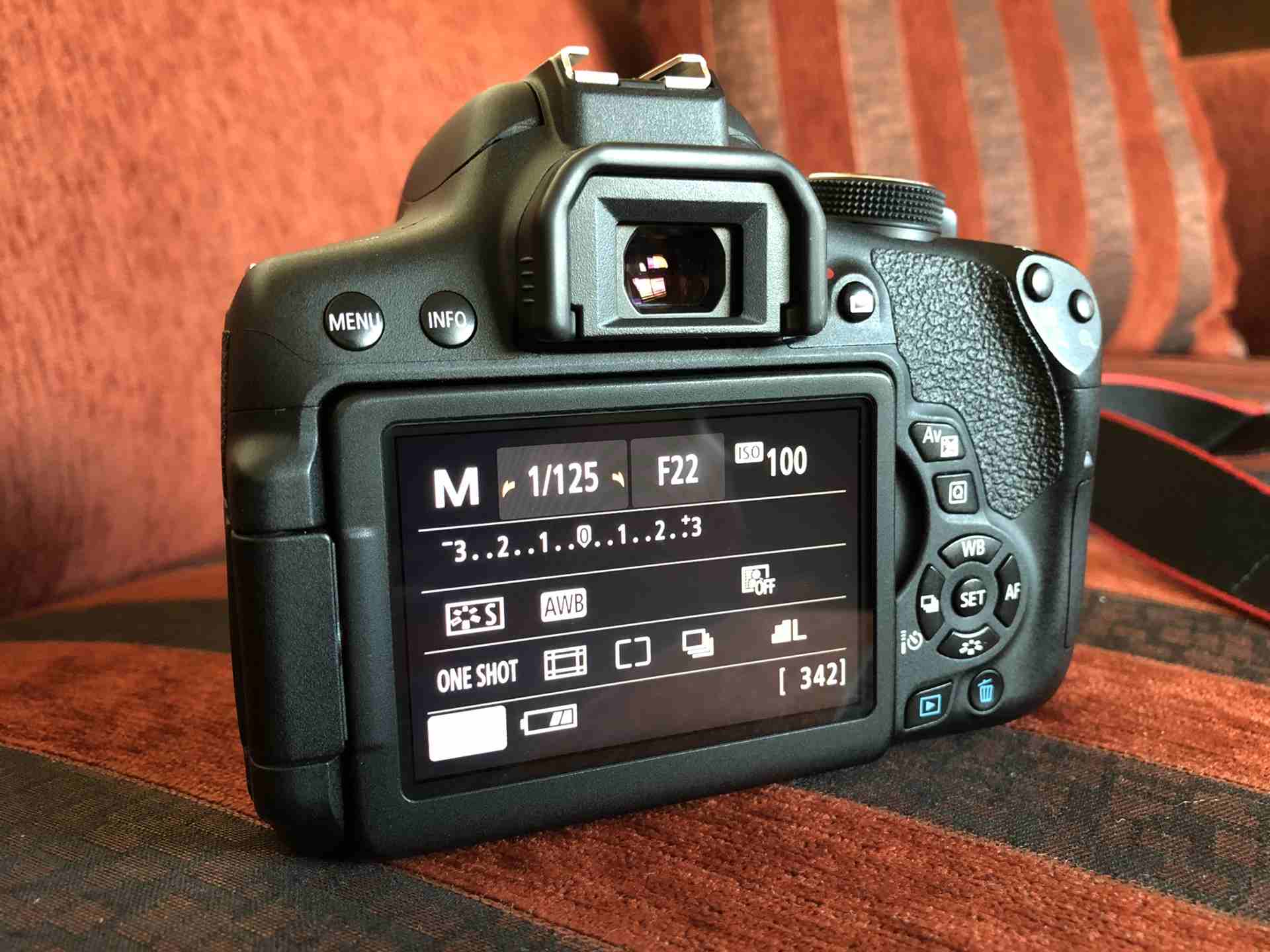 Canon 750D كانون
لا تنسَ أنك شاهدت هذا الإعلان في عنكبوت
كانون 750D بحال الوكالة بالكرتونة
يا دوب...