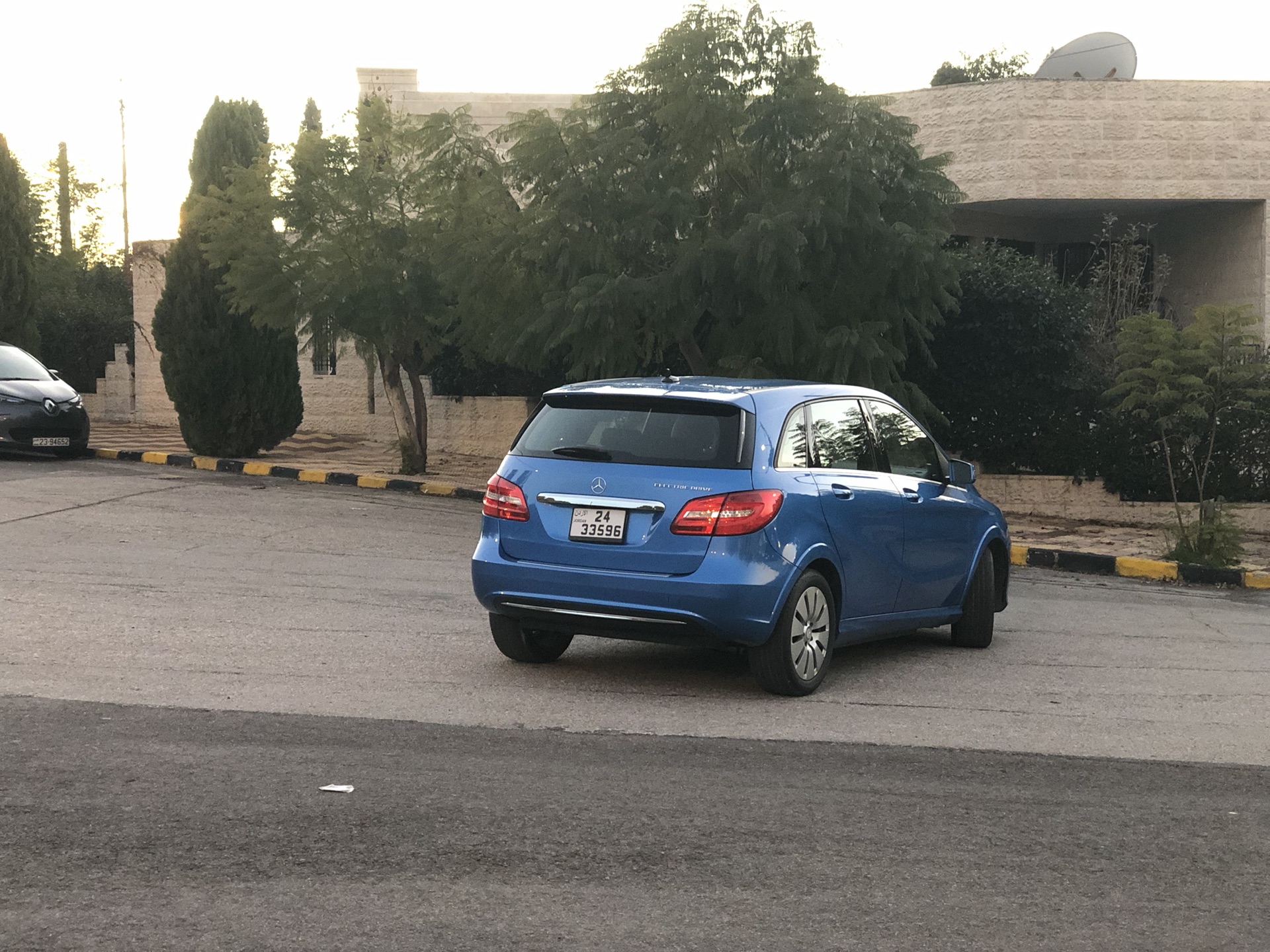 مرسيدس كهرباء Mercedes B Class
لا تنسَ أنك شاهدت هذا الإعلان في عنكبوت
B250
كهربائية
لون ازرق...