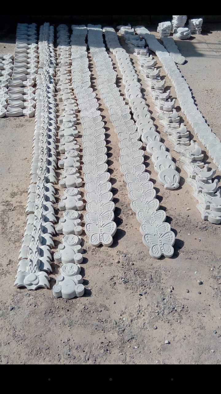 اشكال كرتونيه جاهزة للتلوين
لا تنسَ أنك شاهدت هذا الإعلان في عنكبوت
اشكال كرتونيه مصنوعه من الجبص...