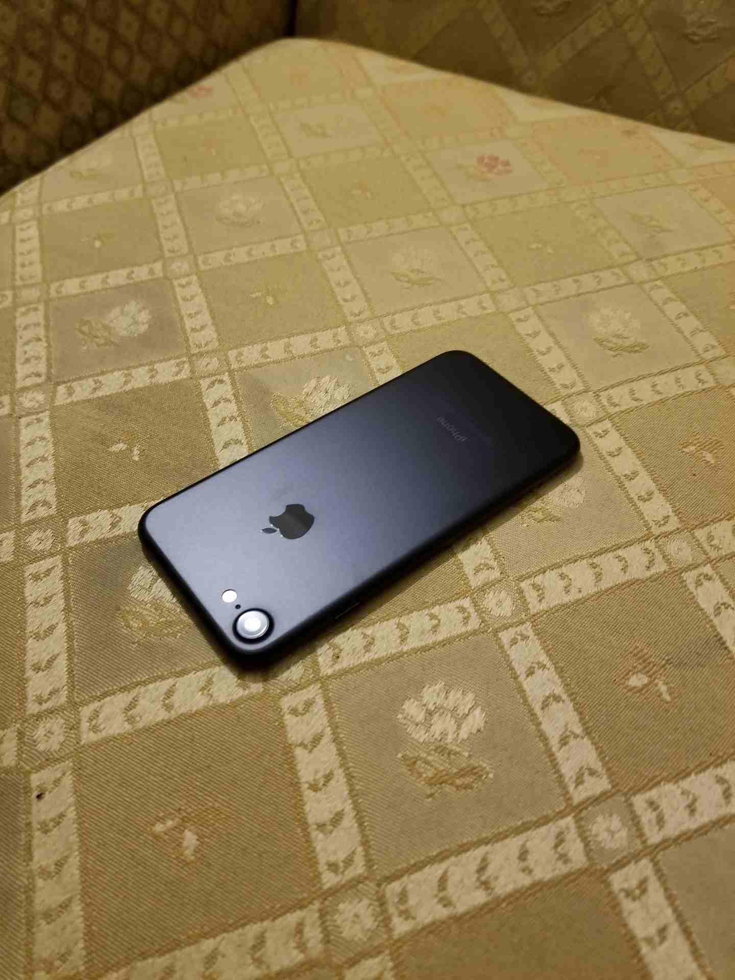 iPhone 7 128gb ايفون 7 127 جيجا وكالة                                            


	 				لا تنسَ أنك شاهدت هذا الإعلان في عنكبوت            
	 				
                            128 جيجا  
لون أسود...