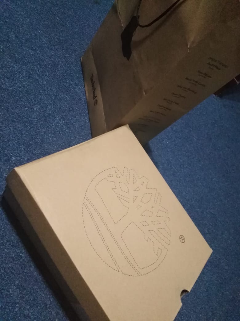 بسطار تيمبرلاند جديد بالكرتونه نمره 41 امريكي اصلي timberland safety new
لا تنسَ أنك شاهدت هذا الإعلان في عنكبوت...