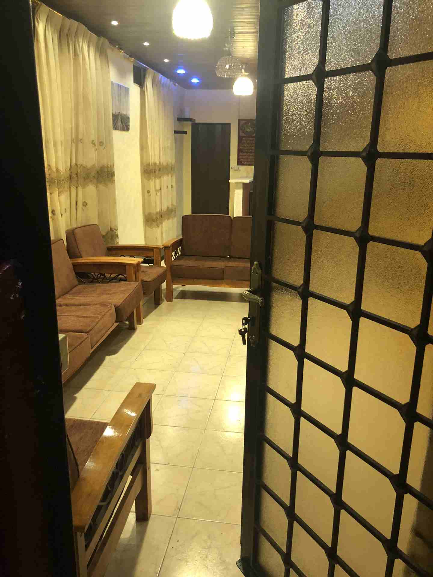 استوديو شارع الجامعة مقابل فندق روجينا
لا تنسَ أنك شاهدت هذا الإعلان في عنكبوت
استوديو مع ترس جمي...