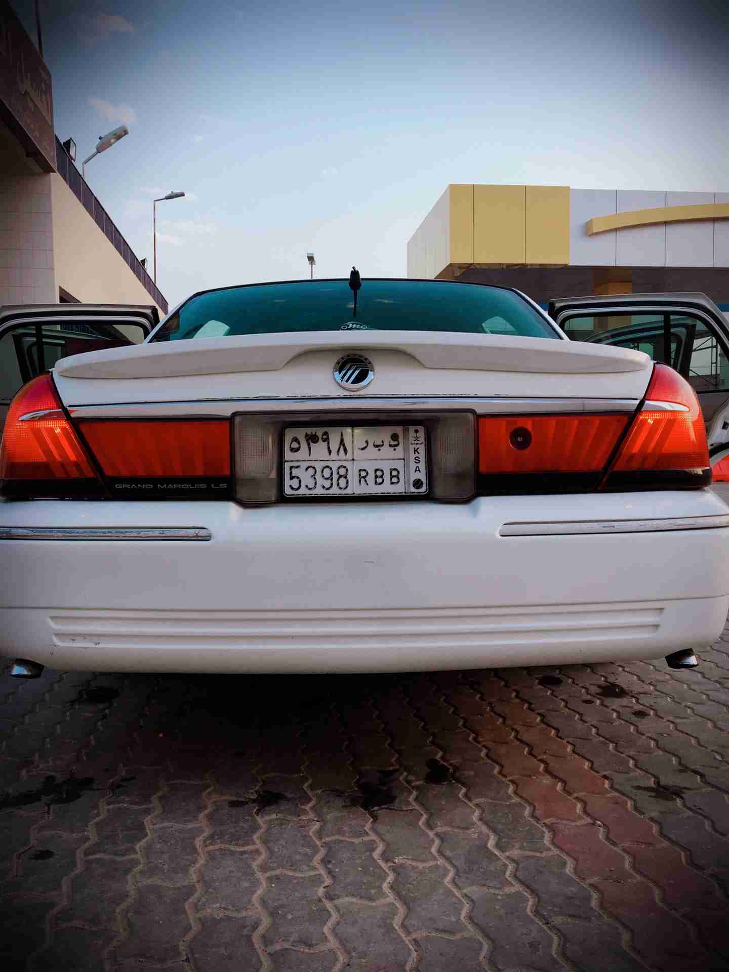 قراند ماركيز1999 للبيع
لا تنسَ أنك شاهدت هذا الإعلان في عنكبوت
بسم الله الرحمن الرحيم
والصل...