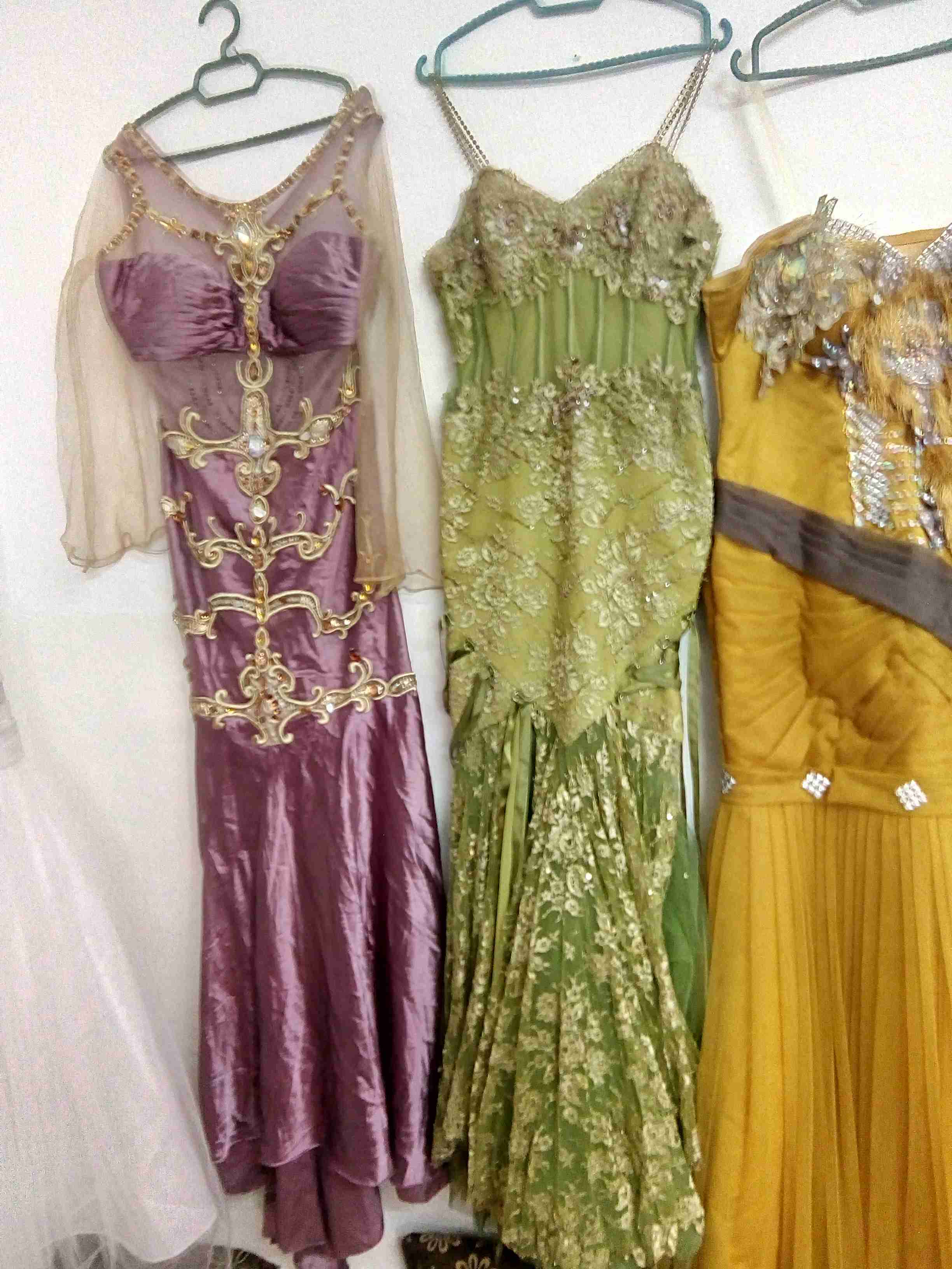 بيع فساتين سهره خليجيه جميع الموديلات والالوان بيع 20 فستان بسعر مغري بداعي سفر
لا تنسَ أنك شاهدت هذا الإعلان في عنكبوت...