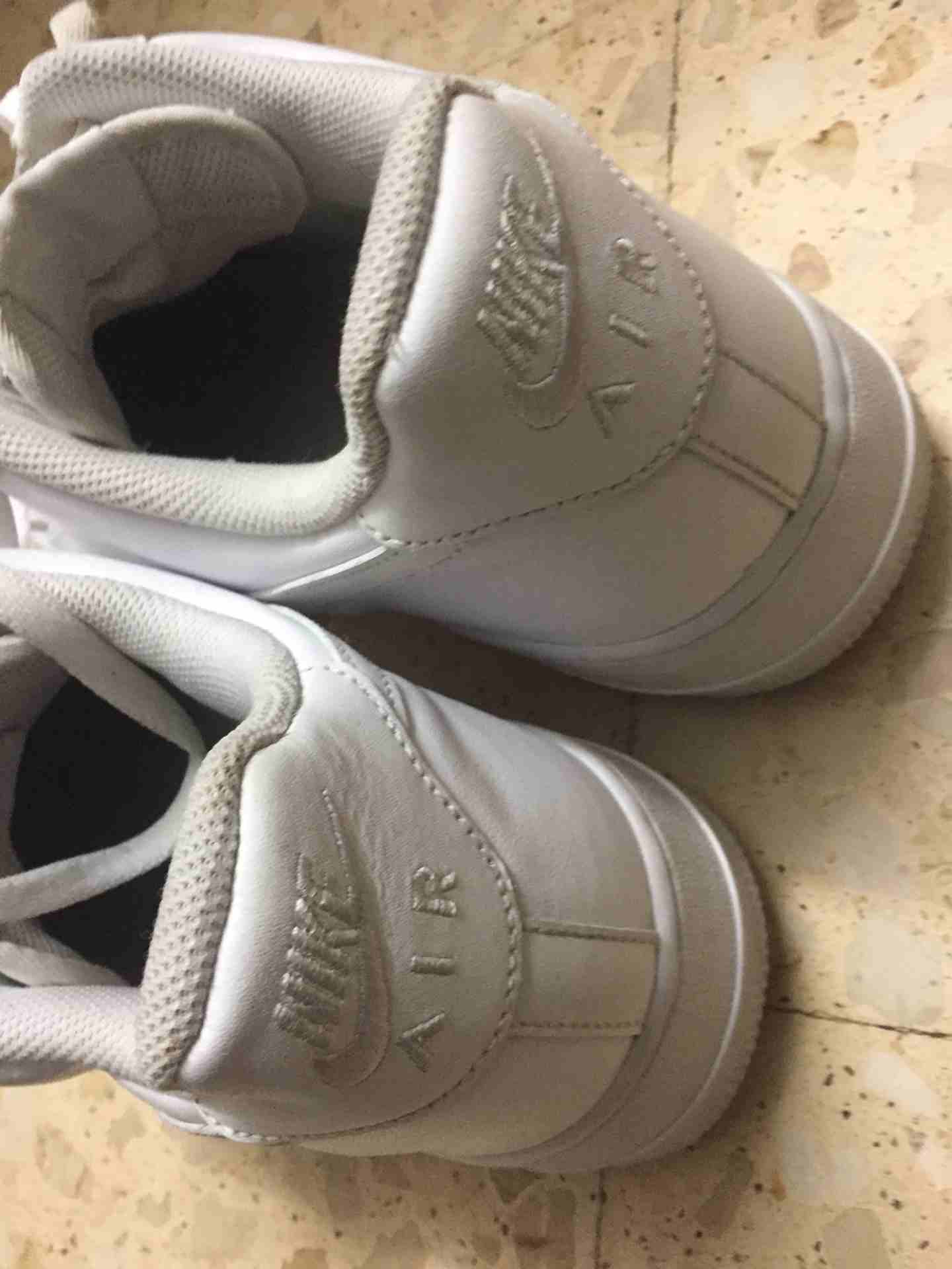 حذاء Nike Air Force 1                                            


	 				لا تنسَ أنك شاهدت هذا الإعلان في عنكبوت            
	 				
                            للبيع حذاء Nike Air Force 1 نمرة 47...