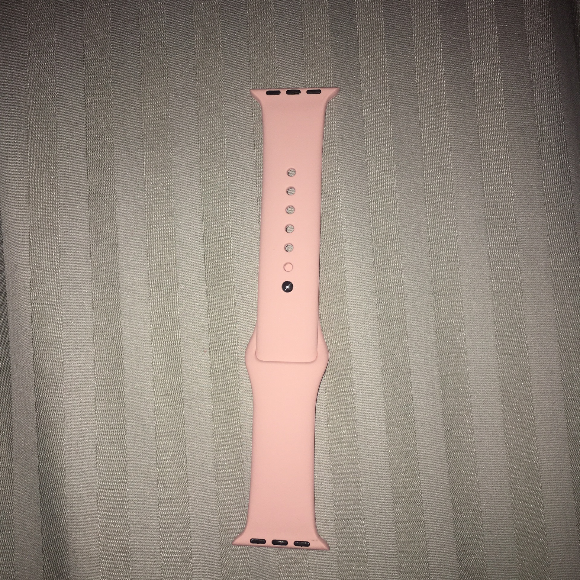 Apple watch bands
لا تنسَ أنك شاهدت هذا الإعلان في عنكبوت
size:38mm
color:baby pink...