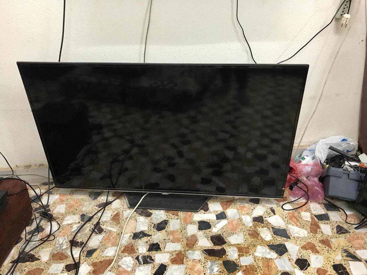 للبيع شاشه  55 بوصه ماركه TCL  على الشرط                                            


	 				لا تنسَ أنك شاهدت هذا الإعلان في عنكبوت            
	 				
                                لا يوجد خدوش...