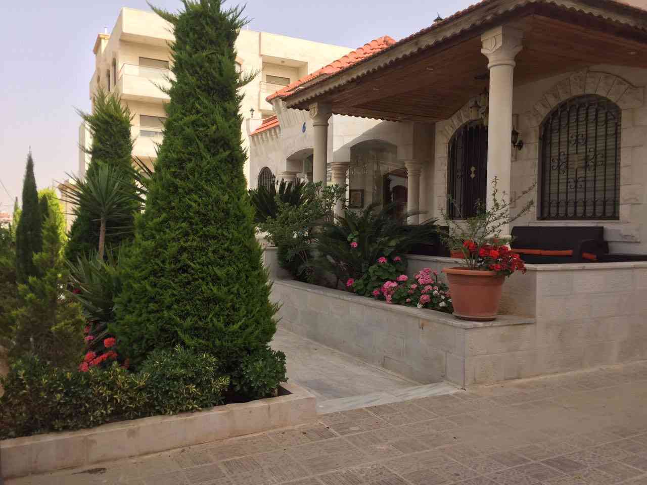 الجبيهه فيلا مستقله فخمه جدا جدا موقع مميز ارض 1050م بناء 650م
لا تنسَ أنك شاهدت هذا الإعلان في عنكبوت...