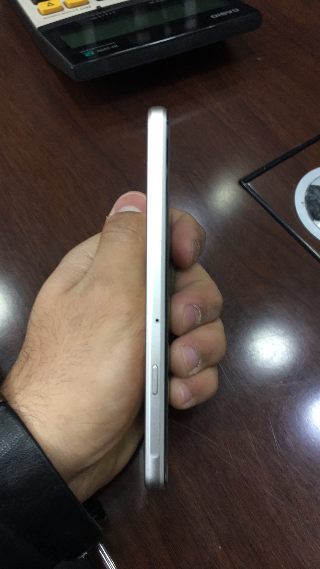 samsung. A3 2016
لا تنسَ أنك شاهدت هذا الإعلان في عنكبوت
الجهاز وكااله جديد ولا خدش ما بتفرقو...