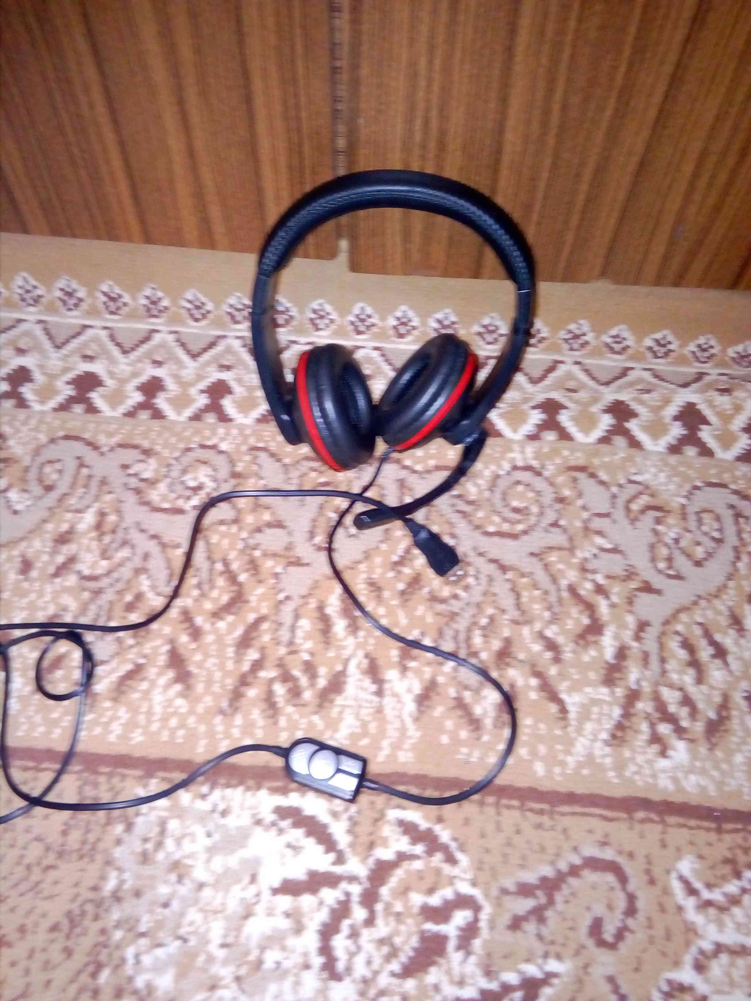 يد بلايستيشن 3 عدد 2 وا سماعه بحال جيده للبيع                                            


	 				لا تنسَ أنك شاهدت هذا الإعلان في عنكبوت            
	 				
                                السلام...