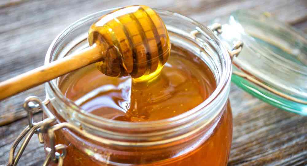 مطلوب عطر باك تو بلاك باي
لا تنسَ أنك شاهدت هذا الإعلان في عنكبوت
عطر بنوتات العسل و التيغ .....