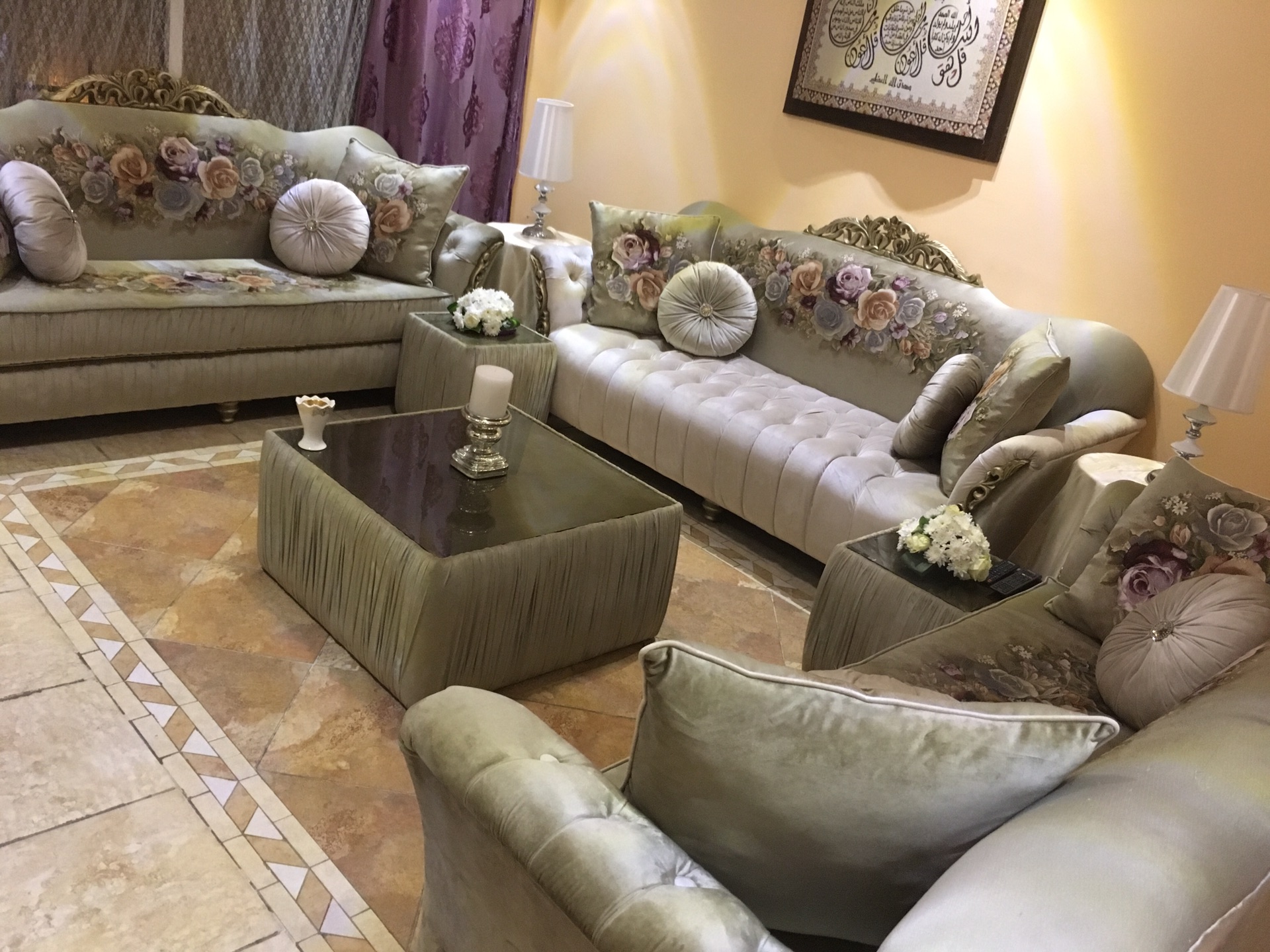 انتريه مع الطاولات
لا تنسَ أنك شاهدت هذا الإعلان في عنكبوت
الحاله نظيف...