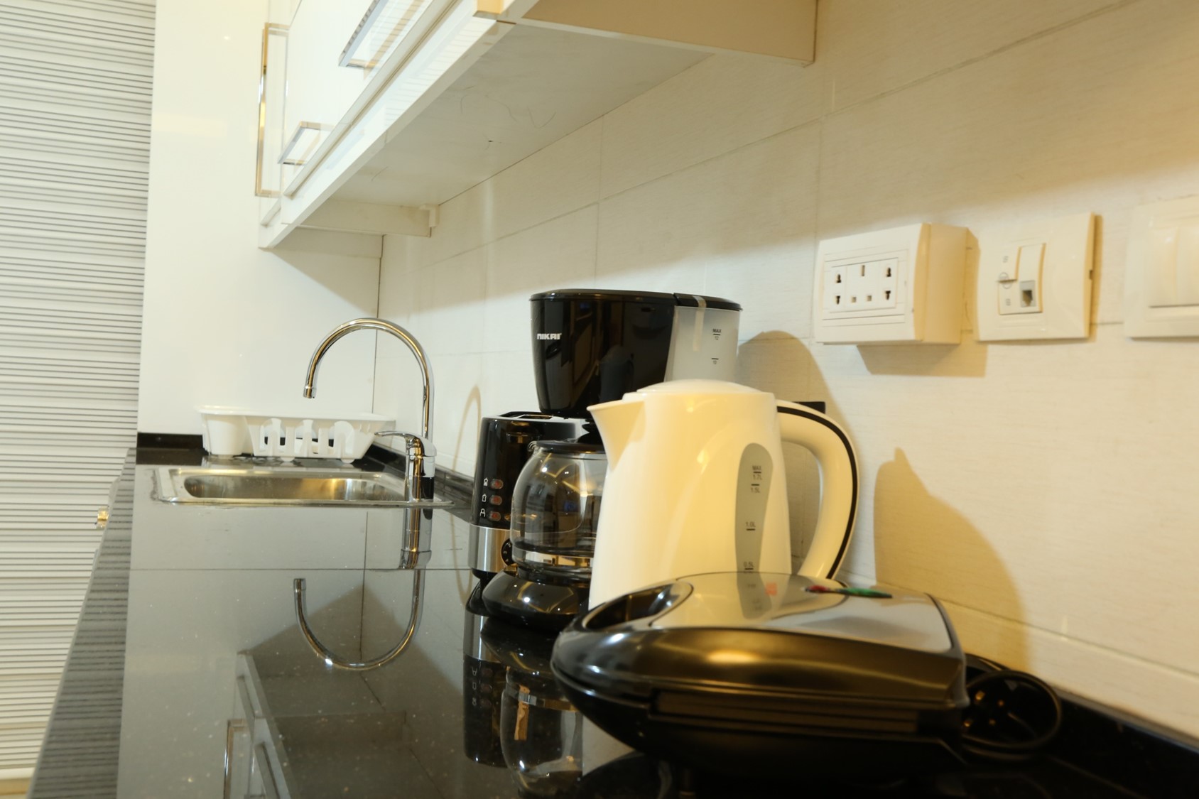 وسترن جيت لشقق BR 3 نوم المفروشه Furnished Apt بدير غبار عمانWestern Gate Compound
لا تنسَ أنك شاهدت هذا الإعلان في عنكبوت...