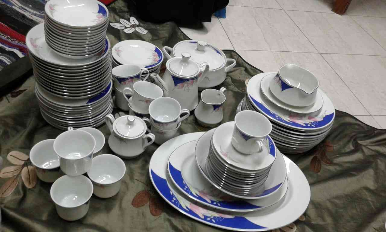 طقم صيني 95ق                                            


	 				لا تنسَ أنك شاهدت هذا الإعلان في عنكبوت            
	 				
                                طقم صيني 95ق مكون من أطباق وفناجين وأطبا...
