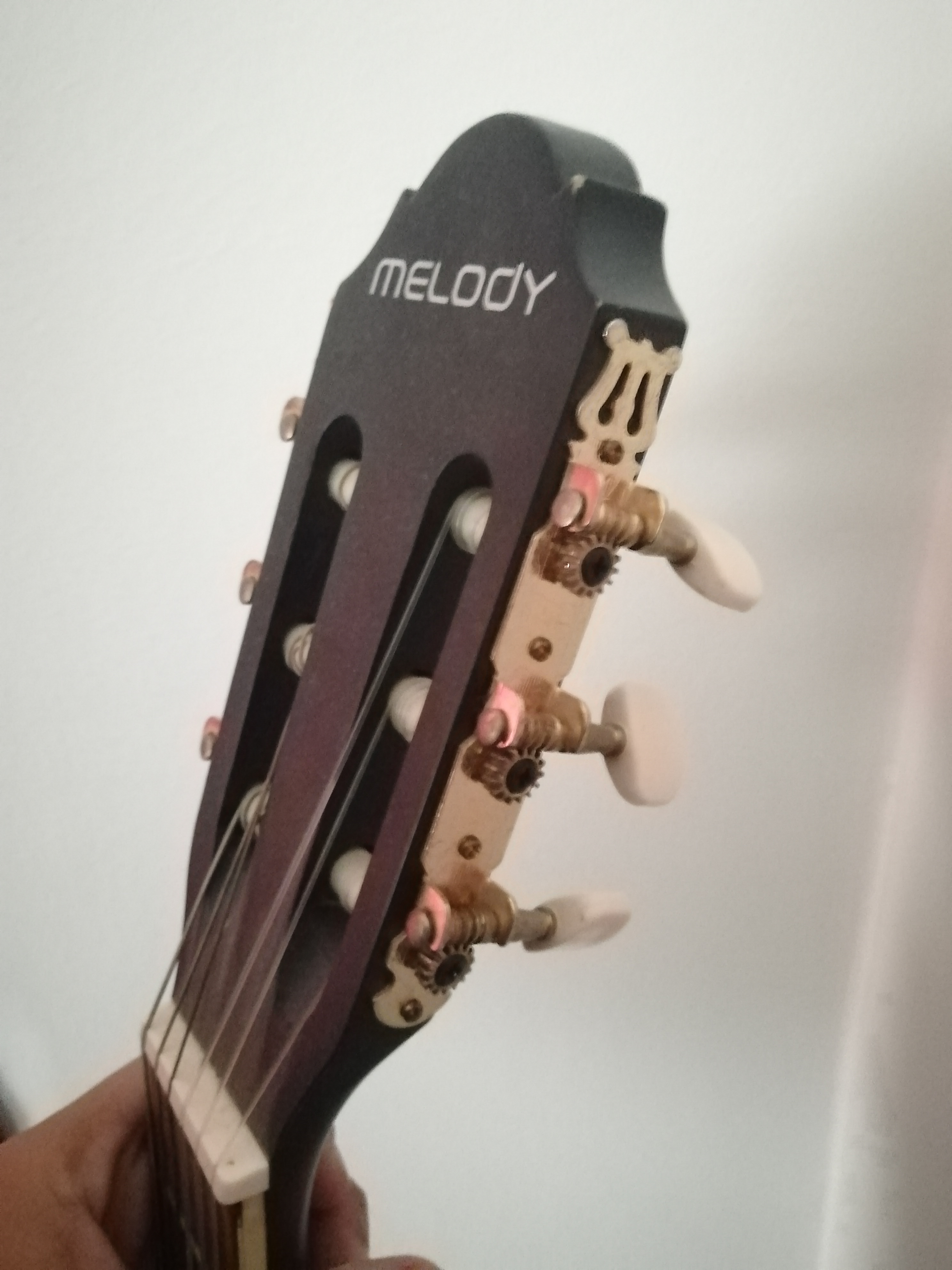 جيتار melody كلاسيك
لا تنسَ أنك شاهدت هذا الإعلان في عنكبوت
الجيتار للبيع لعدم التفرغ
الجيتار...