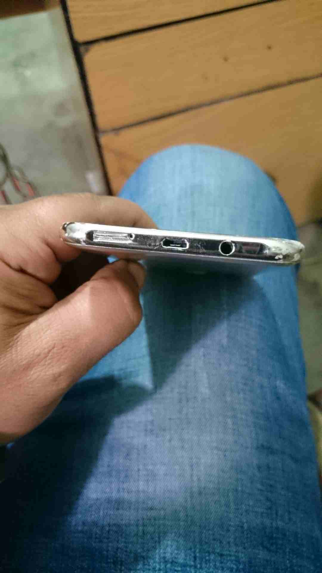 سامسونج جي سفن كور j7 كور لون ذهبي حالته ممتازه بدون اغراض للبيع او البدل
لا تنسَ أنك شاهدت هذا الإعلان في عنكبوت...