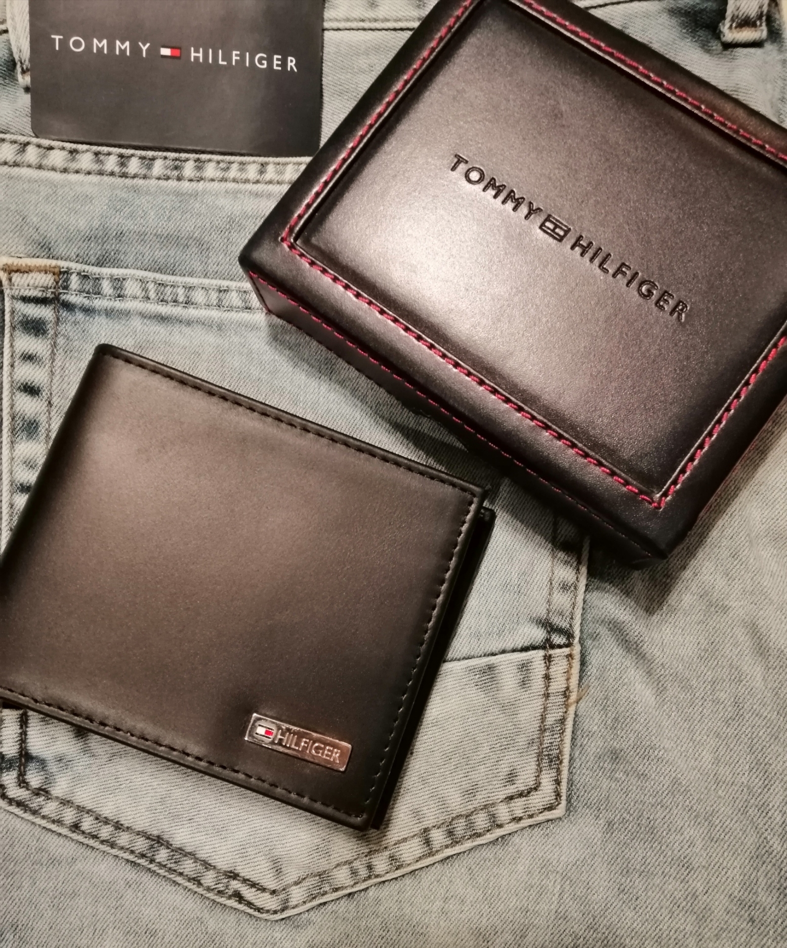 TOMMY HILFIGER Original
لا تنسَ أنك شاهدت هذا الإعلان في عنكبوت
محافظ تومي للطلب من خلال واتس...