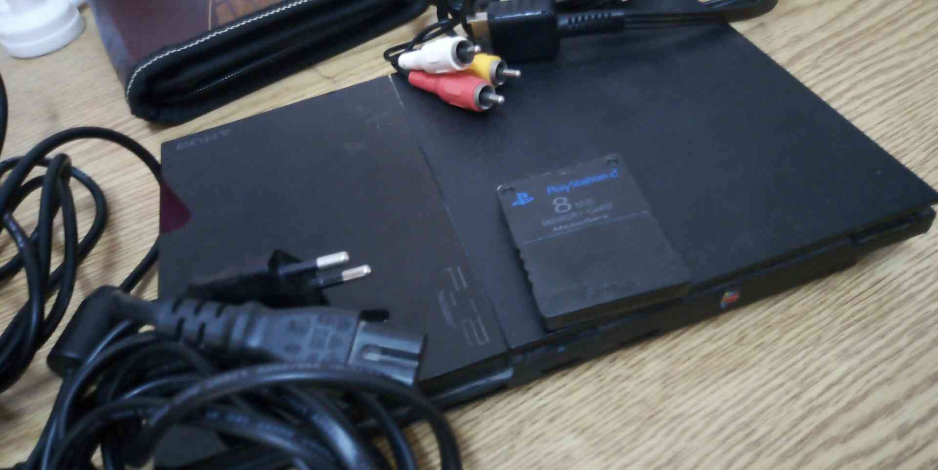 بلايستيشن 2                                            


	 				لا تنسَ أنك شاهدت هذا الإعلان في عنكبوت            
	 				
                                بلايستيشن 2
بحالة الوكالة
يدتين 
15 CD
وص...