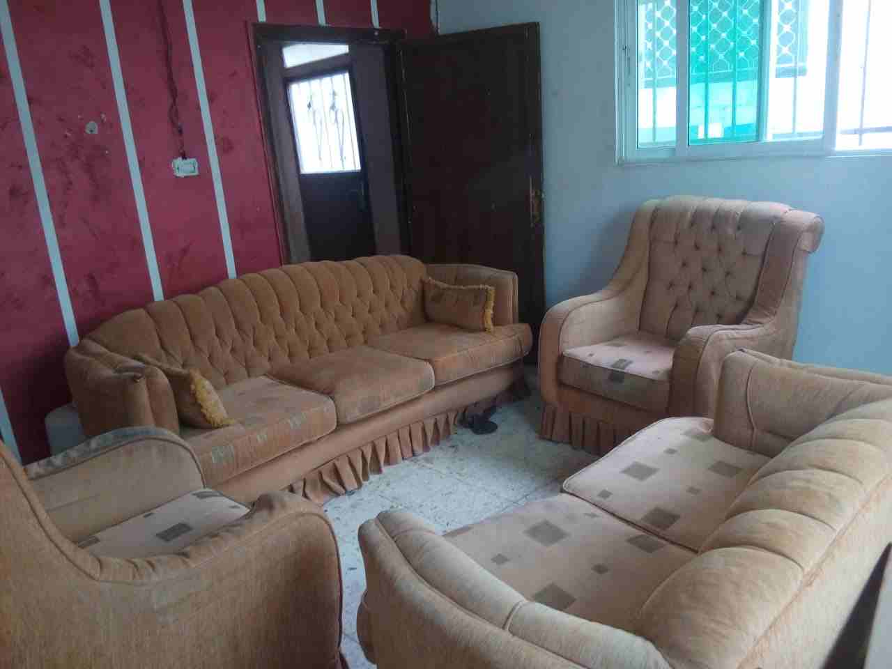 كنب للبيع                                            


	 				لا تنسَ أنك شاهدت هذا الإعلان في عنكبوت            
	 				
                            كنب وضع ممتاز يوجد كنبايه لا يوجد لها رجلين
ال...