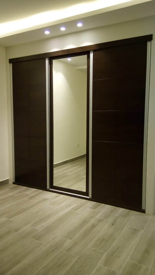 شقه فارغه 5 نجوم للإيجار في عبدون لم تسكن
لا تنسَ أنك شاهدت هذا الإعلان في عنكبوت
مساحة الشقه...